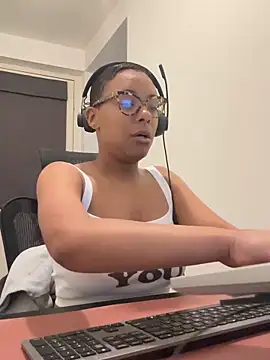 Melia Rayne online show from May 14, 9:39 am