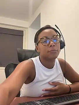 Snapshot of Melia_Rayne chatting on July 17, 2:25 pm Melia Rayne online show from July 17, 2:25 pm