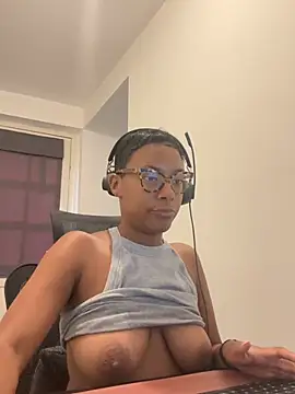 Snapshot of Melia_Rayne chatting on June 29, 9:49 am Melia Rayne online show from June 29, 9:49 am