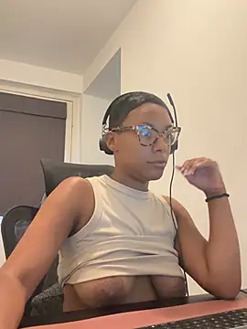 Snapshot of Melia_Rayne chatting on June 26, 10:43 am Melia Rayne online show from June 26, 10:43 am