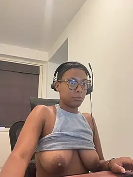 Snapshot of Melia_Rayne chatting on June 29, 10:15 am Melia Rayne online show from June 29, 10:15 am