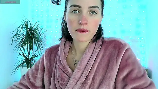 neferutt online show from November 22, 1:10 pm