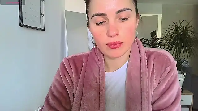 Snapshot of neferutt chatting on February 17, 1:19 pm neferutt online show from February 17, 1:19 pm