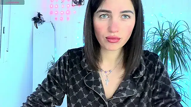 neferutt online show from November 20, 11:00 am