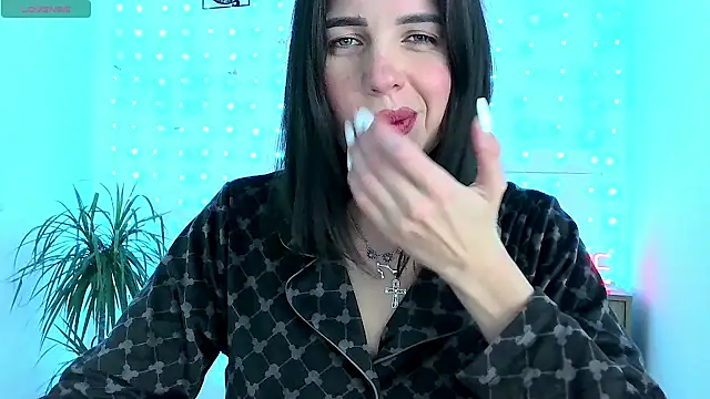 neferutt online show from November 27, 6:52 pm