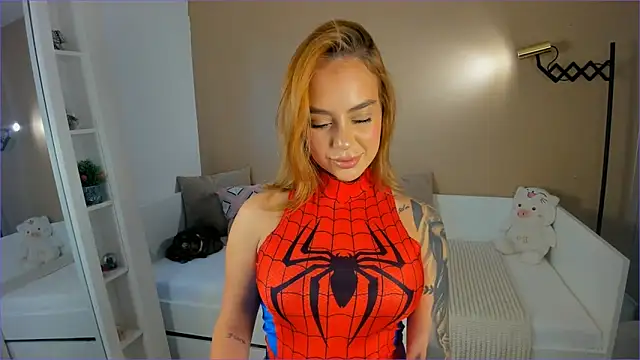 Snapshot of ValentinaMilann chatting on October 14, 9:36 pm ValentinaMilann online show from October 14, 9:36 pm