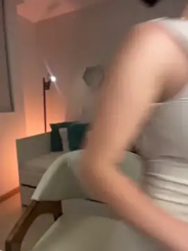 ValentinaMilann online show from April 15, 12:05 am