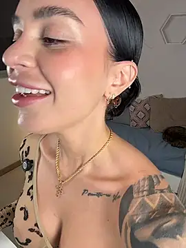 ValentinaMilann online show from April 4, 11:33 pm