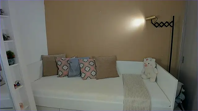 Snapshot of ValentinaMilann chatting on October 15, 9:56 pm ValentinaMilann online show from October 15, 9:56 pm