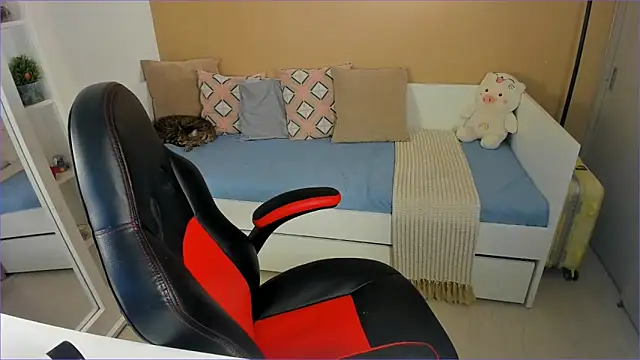 Snapshot of ValentinaMilann chatting on November 18, 7:28 pm ValentinaMilann online show from November 18, 7:28 pm