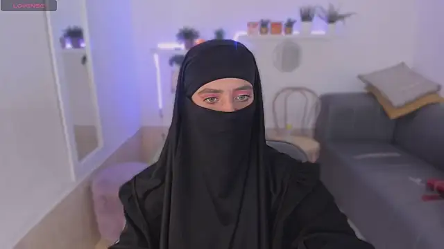 Snapshot of salma_arabicc chatting on October 10, 4:13 am salma arabicc online show from October 10, 4:13 am