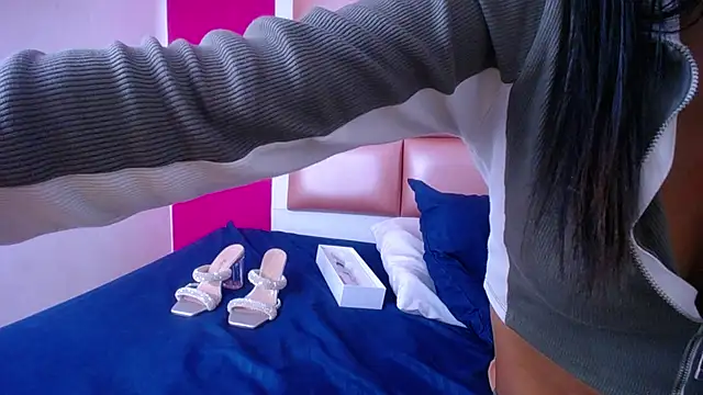 tiny sarah1 online show from November 21, 3:00 pm