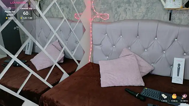 Devil AliceXo online show from October 30, 8:50 pm