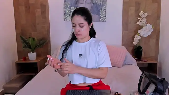 isabella winkler online show from March 2, 10:44 am