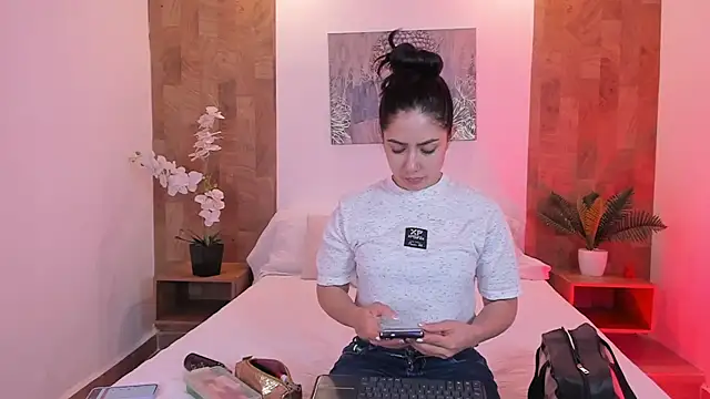 isabella winkler online show from March 22, 11:56 am