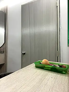 isabella winkler online show from January 9, 2:57 pm