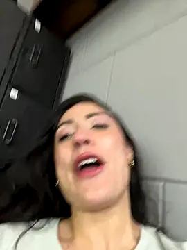 isabella winkler online show from December 20, 4:10 pm