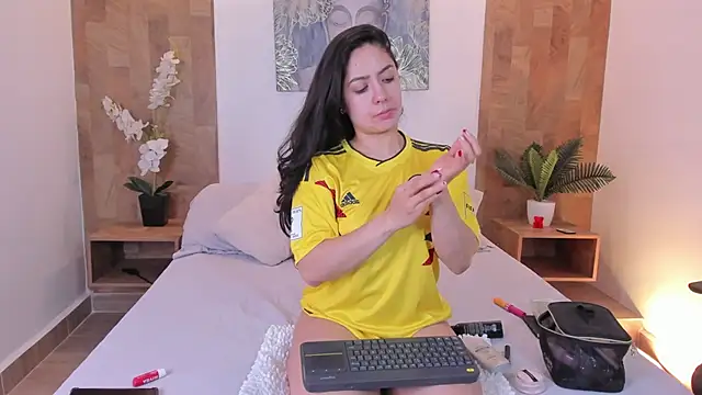 Snapshot of isabella_winkler chatting on June 17, 10:47 am isabella winkler online show from June 17, 10:47 am