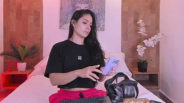 isabella winkler online show from March 24, 11:10 am