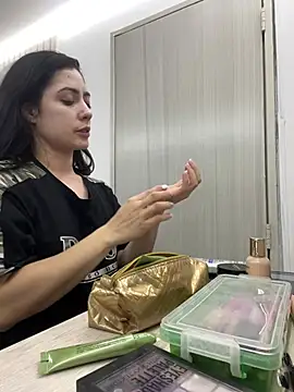 isabella winkler online show from March 7, 10:43 am