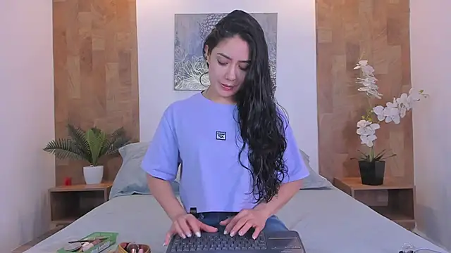 isabella winkler online show from April 5, 11:17 am