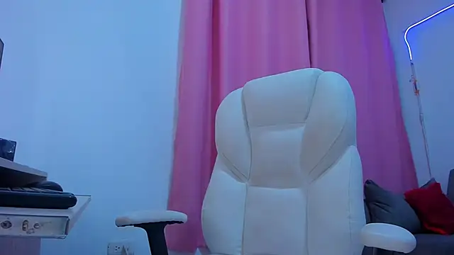 Snapshot of gaaby_foxx chatting on October 4, 1:56 pm gaaby foxx online show from October 4, 1:56 pm
