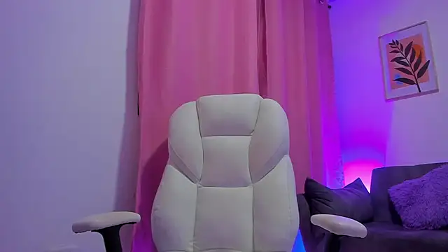 gaaby foxx online show from December 5, 1:43 pm