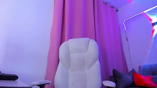 Snapshot of gaaby_foxx chatting on October 7, 1:23 pm gaaby foxx online show from October 7, 1:23 pm