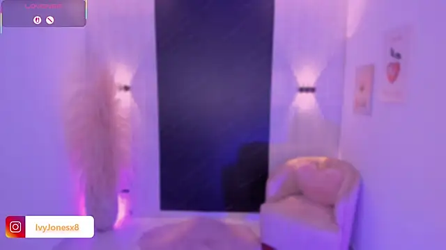 IvyJonesX online show from March 23, 11:59 pm