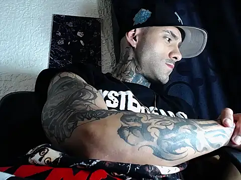 Snapshot of dante_d_angelo_ chatting on October 31, 6:10 am dante d angelo online show from October 31, 6:10 am