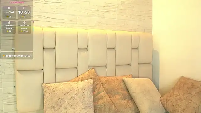 Snapshot of alison222_ chatting on June 27, 12:22 pm alison222 online show from June 27, 12:22 pm