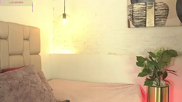 alison222  online show from April 1, 12:50 pm