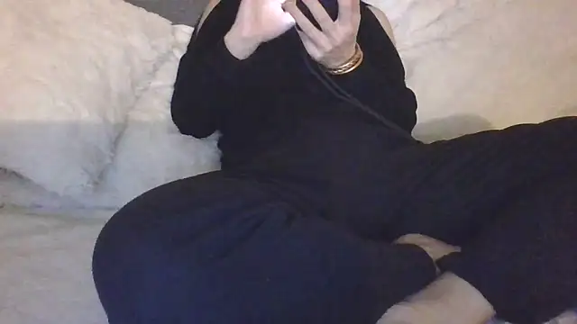 Valentinette online show from March 6, 9:10 pm