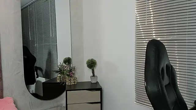 Snapshot of elaia_muller_ chatting on November 28, 4:01 am elaia muller online show from November 28, 4:01 am