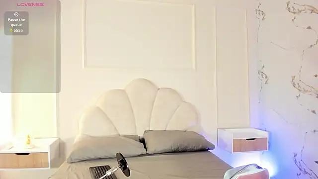 Candaceoweens online show from November 20, 4:13 am