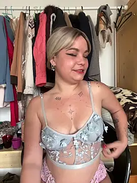 Snapshot of Biana_Fernan chatting on June 10, 12:28 pm Biana Fernan online show from June 10, 12:28 pm