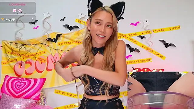 Snapshot of -LOCOMOCO- chatting on October 31, 10:23 am -LOCOMOCO- online show from October 31, 10:23 am