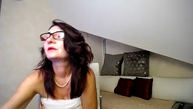 Snapshot of Kathylovexxx chatting on October 12, 2:46 am Kathylovexxx online show from October 12, 2:46 am