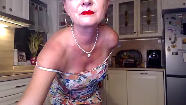 Snapshot of Kathylovexxx chatting on June 21, 9:42 pm Kathylovexxx online show from June 21, 9:42 pm