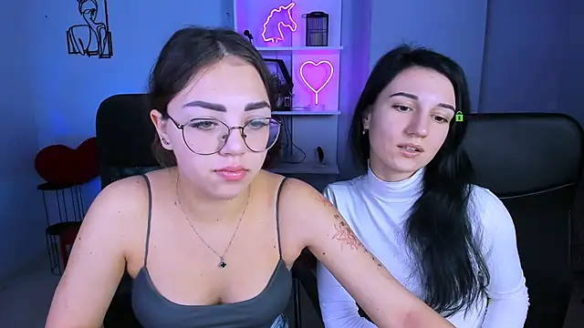 Snapshot of kiki_swan chatting on November 13, 7:45 am kiki swan online show from November 13, 7:45 am