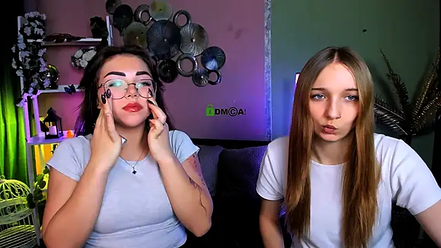 kiki swan online show from December 17, 1:38 pm