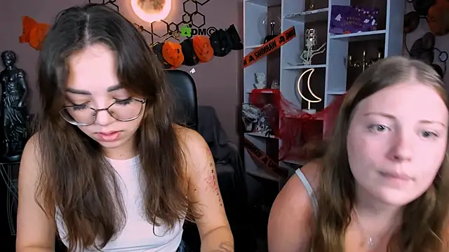 Snapshot of kiki_swan chatting on October 23, 6:12 am kiki swan online show from October 23, 6:12 am