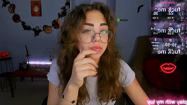 Snapshot of kiki_swan chatting on October 28, 6:56 am kiki swan online show from October 28, 6:56 am