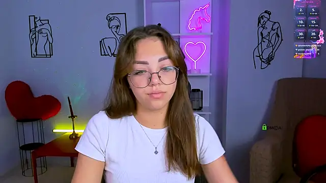 Snapshot of kiki_swan chatting on September 16, 7:42 am kiki swan online show from September 16, 7:42 am