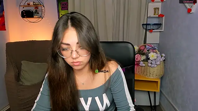 Snapshot of kiki_swan chatting on June 25, 7:19 pm kiki swan online show from June 25, 7:19 pm