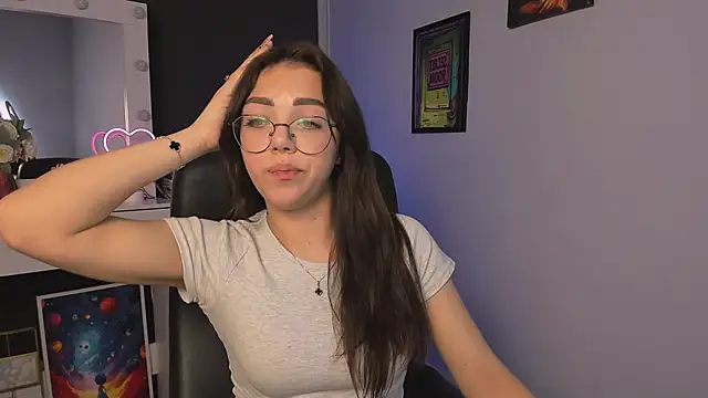 Snapshot of kiki_swan chatting on March 16, 5:17 pm kiki swan online show from March 16, 5:17 pm