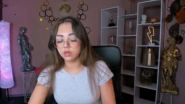 kiki swan online show from May 14, 12:13 pm