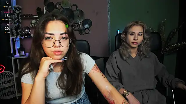 Snapshot of kiki_swan chatting on November 25, 7:30 am kiki swan online show from November 25, 7:30 am