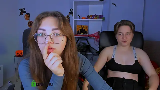 Snapshot of kiki_swan chatting on October 21, 6:02 am kiki swan online show from October 21, 6:02 am