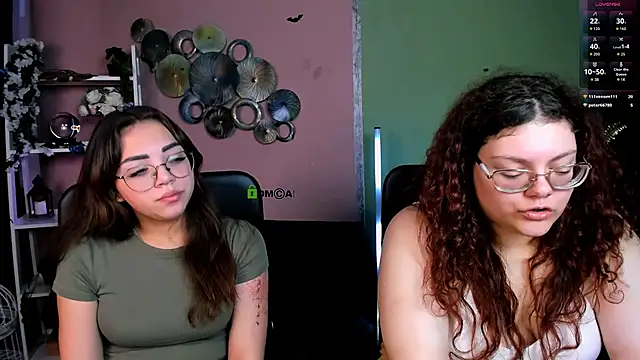 Snapshot of kiki_swan chatting on December 5, 8:46 am kiki swan online show from December 5, 8:46 am